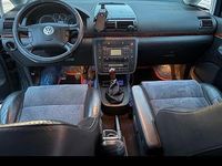 Second-hand VW Sharan 131 CP (96 kW) 2004 Albastru Monovolum