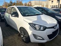 Gebraucht Hyundai i20 75 PS (55 kW) 2015 Weiß Limousine