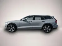 Gebraucht Volvo V60 CC Plus 197 PS (144 kW) 2024 Manufacturer Kombi