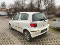 Gebraucht Toyota Yaris 68 PS (50 kW) 2003 Weiß Limousine