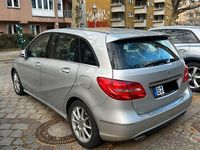 Gebraucht Mercedes B180 122 PS (89 kW) 2012 Silber Van / Kleinbus