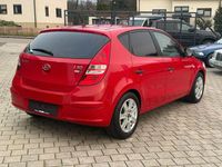 Gebraucht Hyundai i30 Edition+ 109 PS (80 kW) 2009 Rot Limousine