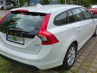 Używany Volvo V60 163 KM (119 kW) 2011 Biały Kombi