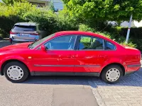Używany VW Passat Trendline 101 KM (74 kW) 1999 Czerwony Sedan/Limuzyna