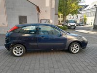 Second-hand Ford Focus 101 CP (74 kW) 2004 Albastru Hatchback