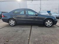Gebraucht Mercedes C200 163 PS (119 kW) 2004 Smaragdschwarz  metalliclack Limousine