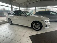 Gebraucht BMW 330e 184 PS (135 kW) 2022 Weiß Limousine