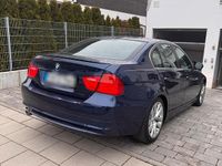 Gebraucht BMW 318 143 PS (105 kW) 2011 Blau Limousine