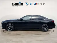Gebraucht BMW 740 M Sport 299 PS (219 kW) 2024 Saphirschwarz metallic Limousine