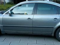 Gebraucht VW Passat Basis 131 PS (96 kW) 2004 Grau Limousine