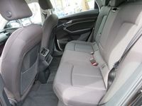 Gebraucht Audi e-tron Basis 300 kW (408 PS) 2021 Brillantschwarz SUV
