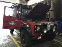Gebraucht Land Rover Defender 122 PS (89 kW) 1999 Rot metallic SUV