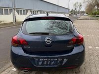Gebraucht Opel Astra Cosmo 140 PS (102 kW) 2010 Blau Limousine