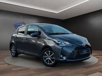 Gebraucht Toyota Yaris Hybrid Club 101 PS (74 kW) 2019 Grau Limousine