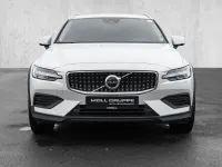 Gebraucht Volvo V60 CC Plus 197 PS (144 kW) 2024 Weiß Kombi