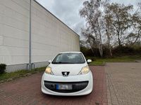 Gebraucht Peugeot 107 54 PS (39 kW) 2007 Weiß Kleinwagen