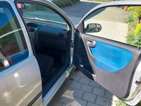 Używany Opel Corsa 75 KM (55 kW) 2002 Srebrny Hatchback