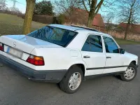 Second-hand Mercedes E200 118 CP (86 kW) 1989 Alb Berlinǎ
