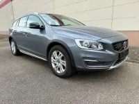Gebraucht Volvo V60 CC Momentum 150 PS (110 kW) 2015 Grau Kombi