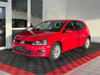 Gebraucht VW Golf VII LOUNGE 86 PS (63 kW) 2016 Rot Limousine