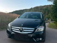 Gebraucht Mercedes B180 109 PS (80 kW) 2013 Schwarz Kleinwagen