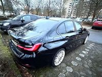 Gebraucht BMW 330e Advantage 184 PS (135 kW) 2019 Schwarz Limousine