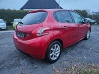 Gebraucht Peugeot 208 Style 92 PS (67 kW) 2015 Rot Kleinwagen