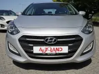 Gebraucht Hyundai i30 Basis 101 PS (74 kW) 2016 Silber Limousine