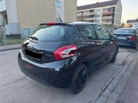 Gebraucht Peugeot 208 82 PS (60 kW) 2015 Schwarz Kleinwagen