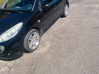 Gebraucht Peugeot 206+ 104 PS (76 kW) 2011 Schwarz Kleinwagen