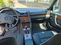 Używany Mercedes E230 132 KM (97 kW) 1992 Biały Kombi