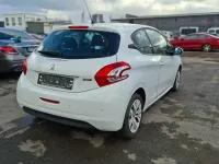Gebraucht Peugeot 208 Active 68 PS (50 kW) 2013 Weiß Kleinwagen