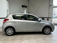 Gebraucht Hyundai i20 Style 75 PS (55 kW) 2012 Silber Limousine
