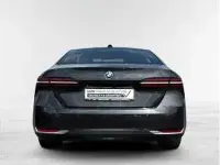 Gebraucht BMW 550 489 PS (359 kW) 2025 Grau (sophistograu brillanteffekt metalli) Limousine