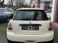 Gebraucht Mini Cooper 75 PS (55 kW) 2010 Weiß Kleinwagen