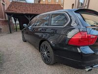 Gebraucht BMW 320 184 PS (135 kW) 2010 Schwarz Kombi