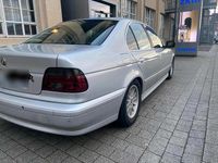 Gebraucht BMW 525 192 PS (141 kW) 2002 Silber Limousine
