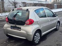 Gebraucht Toyota Aygo 68 PS (50 kW) 2009 Beige Kleinwagen