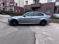 Gebraucht BMW 318 143 PS (105 kW) 2010 Grau Limousine
