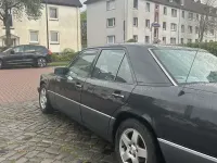 Gebraucht Mercedes E200 118 PS (86 kW) 1990 Braun Limousine
