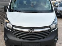 Gebraucht Opel Vivaro 121 PS (88 kW) 2018 Weiß Van / Kleinbus
