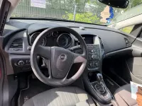 Używany Opel Astra Innovation 101 KM (74 kW) 2011 Czerwony Sedan/Limuzyna