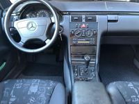 gebraucht Mercedes E230 AVANTGARDE Avantgarde Service Heft lückenl