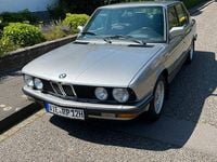 Gebraucht BMW 525 129 PS (94 kW) 1987 Grau Limousine