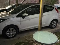 Gebraucht Ford Fiesta Ambiente 60 PS (44 kW) 2014 Weiß Kleinwagen