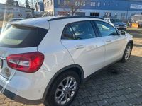 Gebraucht Mercedes GLA200 136 PS (100 kW) 2017 Weiß SUV