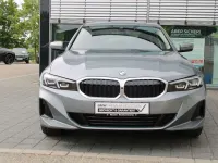 Gebraucht BMW 320 184 PS (135 kW) 2025 Skyscraper grau metallic Limousine