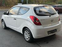 Gebraucht Hyundai i20 Classic 77 PS (56 kW) 2012 Weiß Kleinwagen