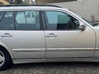 Gebraucht Mercedes E240 Avantgarde 170 PS (125 kW) 2001 Silber Kombi