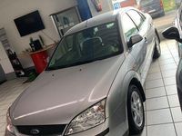 Gebraucht Ford Mondeo Ghia 145 PS (106 kW) 2001 Silber Limousine